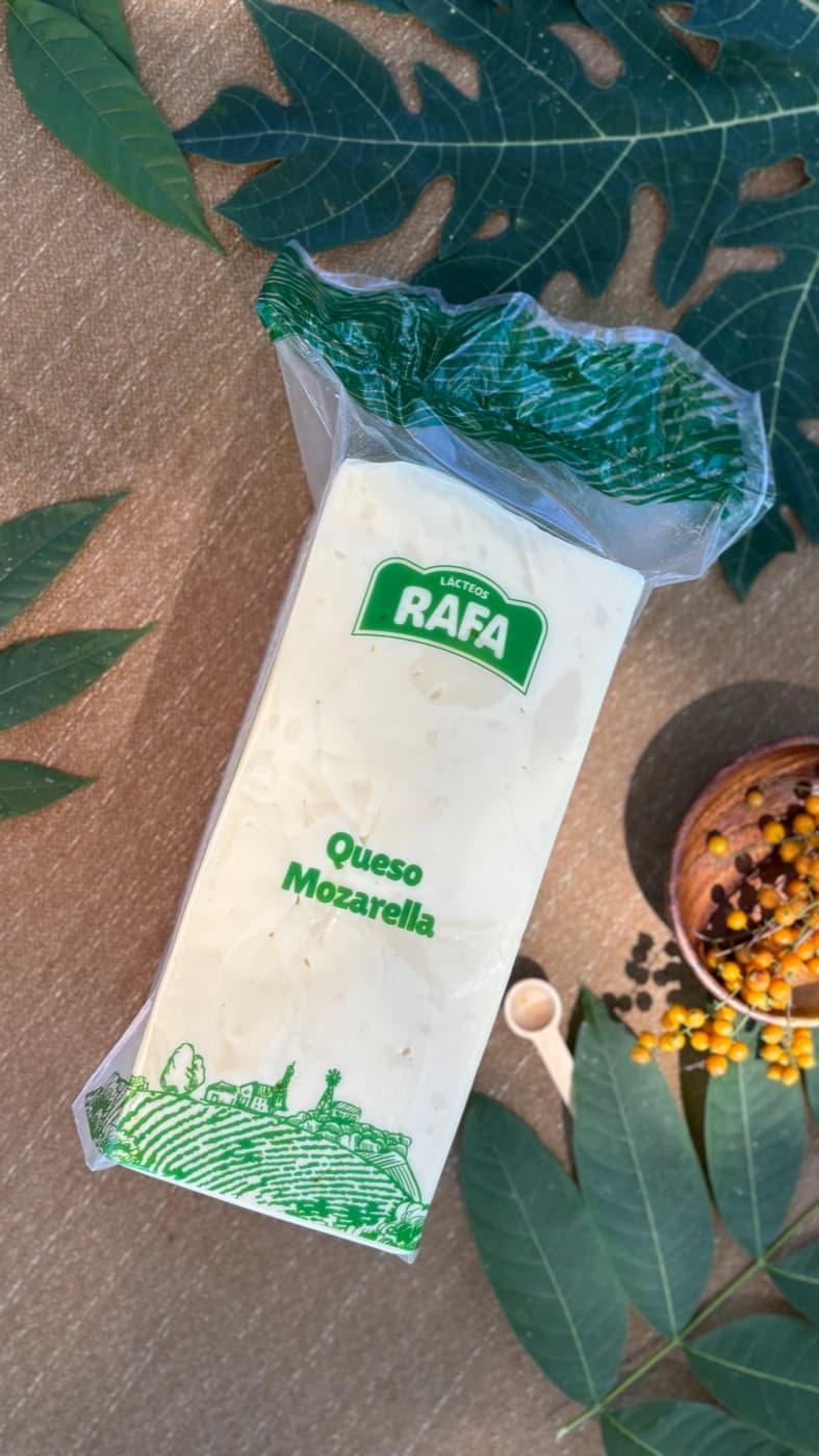 Barra de queso mozzarella Lácteos Rafa de unos 3 kg
